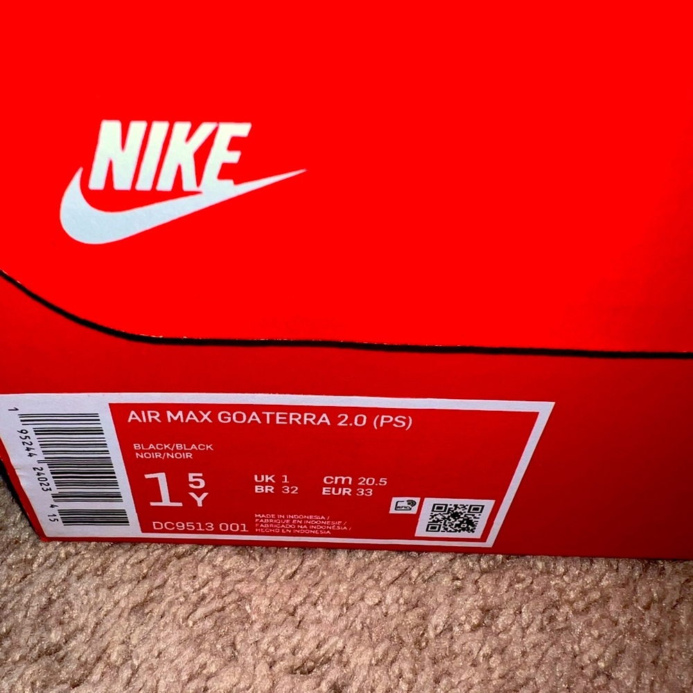 Boys Winter Nike Airmax Goaterra Boots. Barely worn.